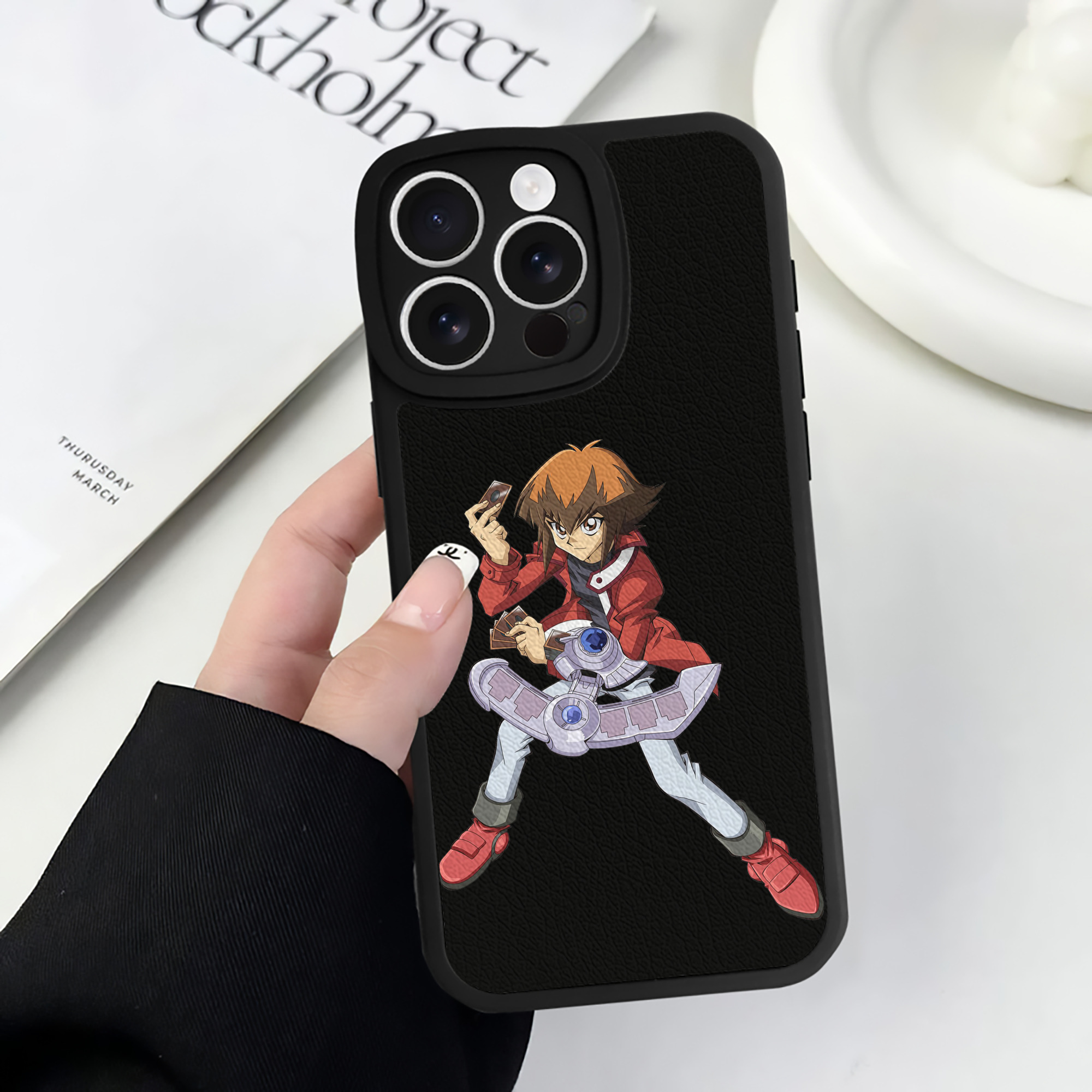 遊☆戯☆王 Yu-Gi-Oh! 【iPhone 16シリーズ対応】シリコンスマホケース（レザー調） 材質：シリコン